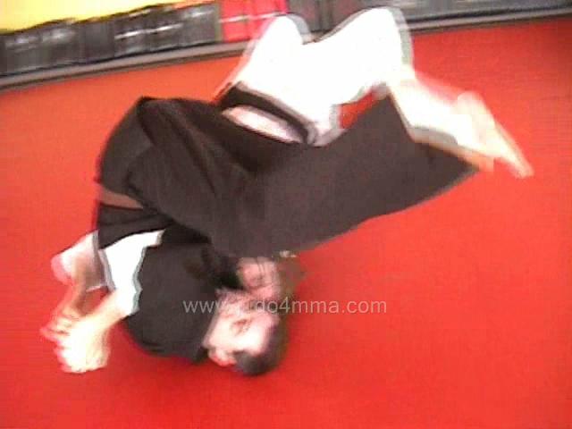 Click for a video showing another way of escaping from Kesa Gatame - Scarf Hold